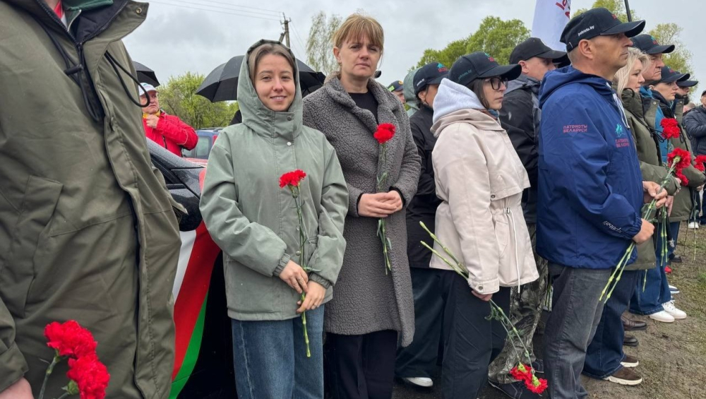 Коллектив Туровского молочного комбината присоединился к патриотическому автопробегу «За единую Беларусь!» на Житковщине